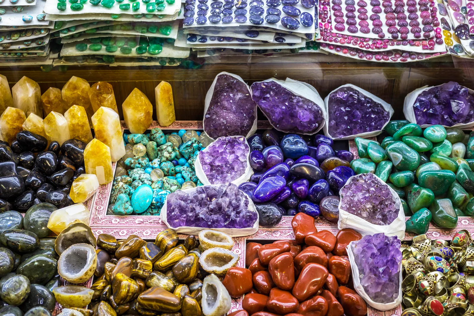 Kristall Shop entdecken: Zauberhafte Kristalle &amp; Schmuck
