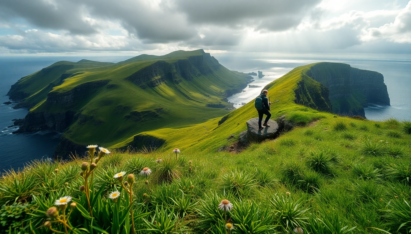 Erlebe Irland wandern mit einem Wanderer an der Klippe, umgeben von grünen Hügeln und dramatischen Wolken.