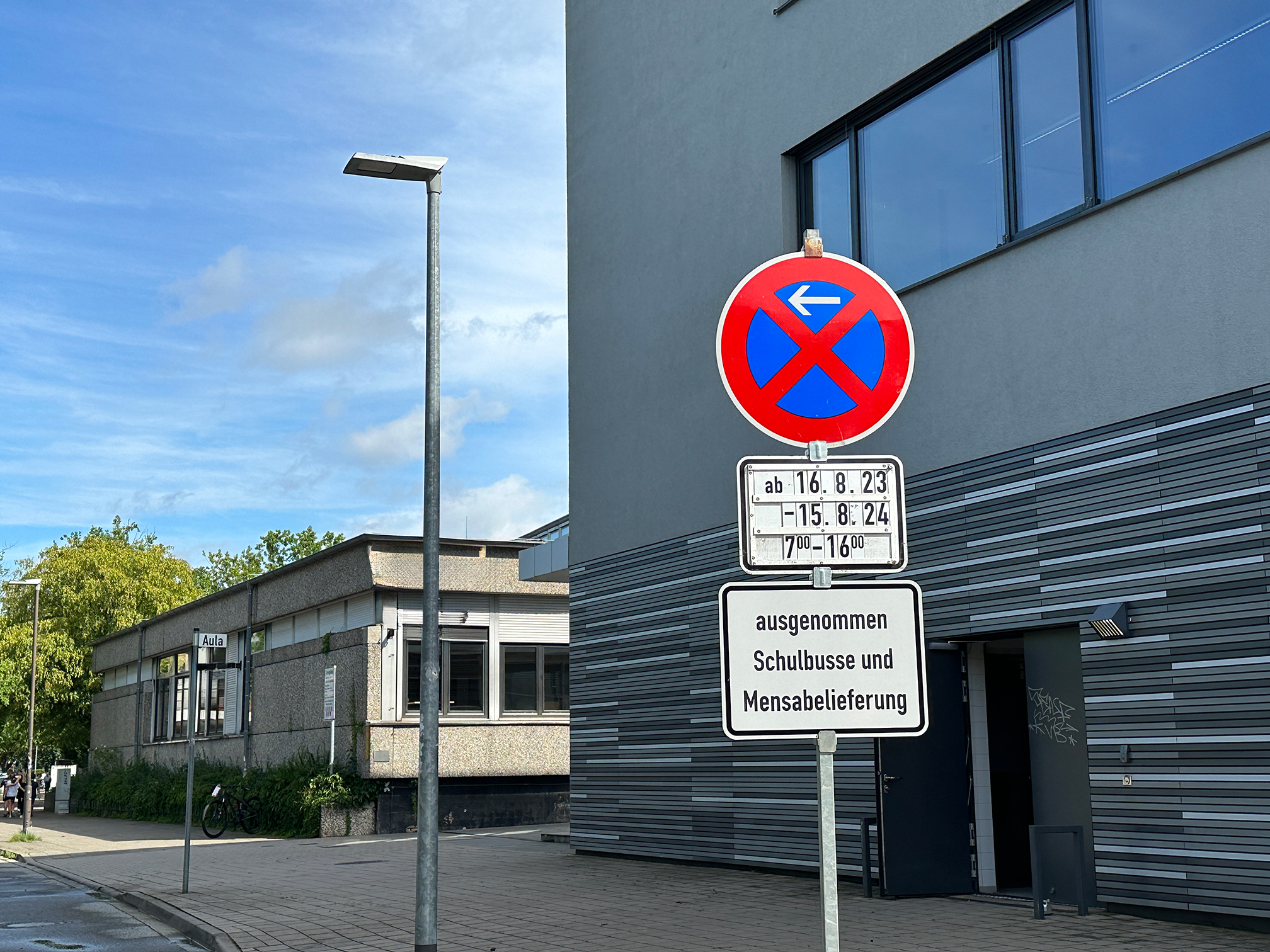 Verkehrssicherung durch Straßensperrung Berlin: Wir Helfen