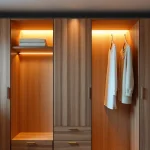 Kleiderbügel mit eigenem Branding aus Holz, stilvoll und einzigartig für Markenpräsentationen