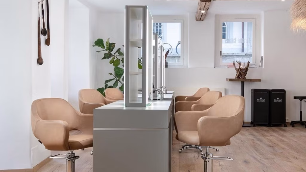 Trendige Fußpflege Einrichtung und Friseureinrichtung – Jetzt beim Fachhändler bestellen
